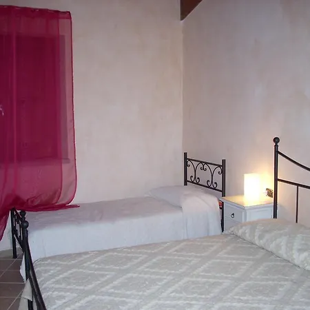 Agriturismo Su Pinnettu * Фонни